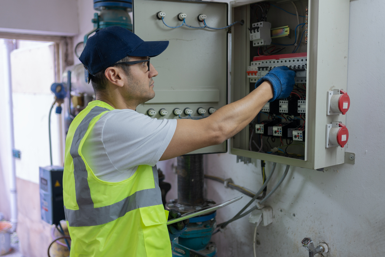 How to Tell If a Circuit Breaker Is Bad - electrician checking an electrical circuit breaker